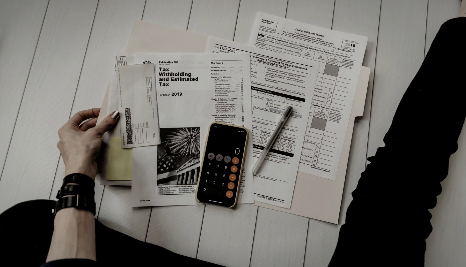 Documentos financieros y portátil